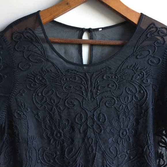 ⚪ 3/$15 Sheer black embroidered short sleeved blouse - Picture 5 of 13